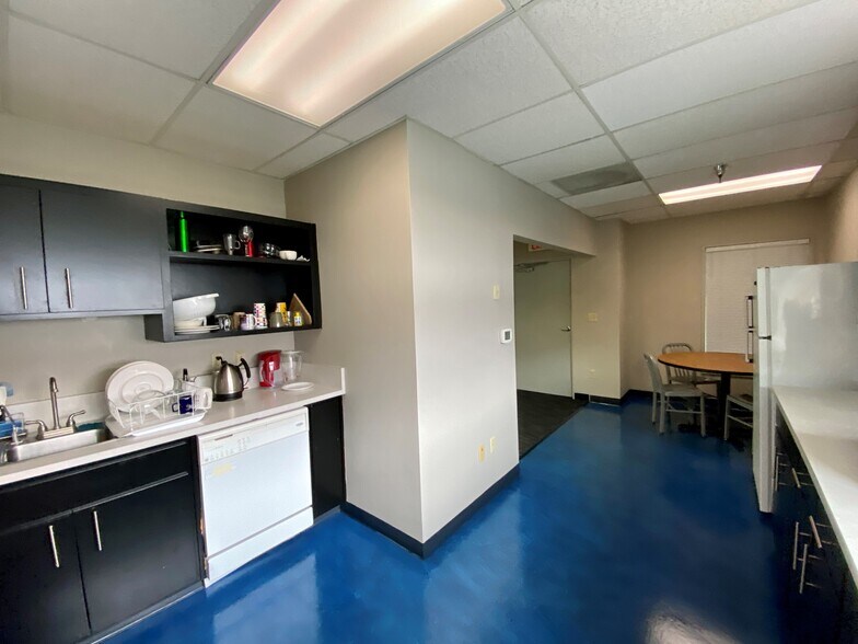 More Photos Of 72 W Broadway, Eugene Storefront Retail Office For Lease