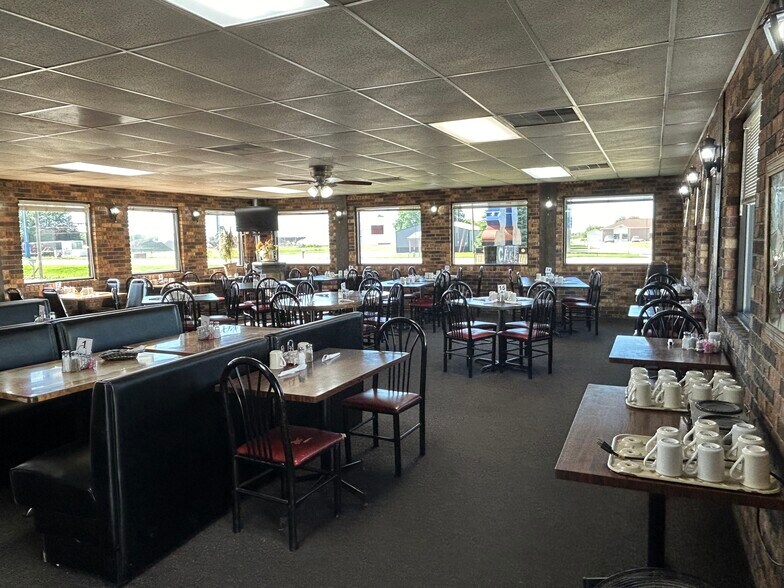 More Photos Of 1110 E 4th St, Ainsworth Restaurant For Sale