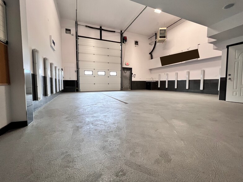 More Photos Of 130 Canal Gdns, Strathmore Warehouse For Sale