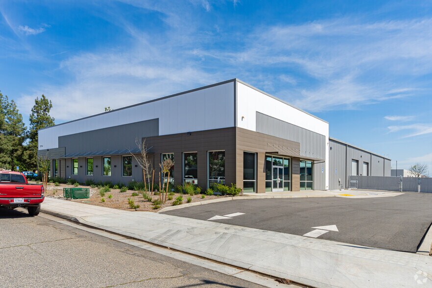 Primary Photo Of 2754 Business Park Ave, Fresno Warehouse For Lease