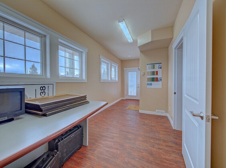 More Photos Of 5015 50 St, Chipman General Retail For Sale
