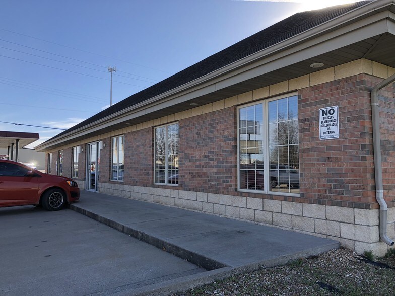 More Photos Of 1515 E Cleveland Ave, Monett Office For Lease