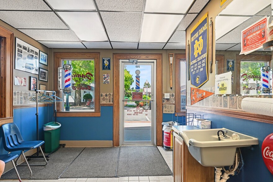 More Photos Of 253 W Monroe St, Bangor General Retail For Sale
