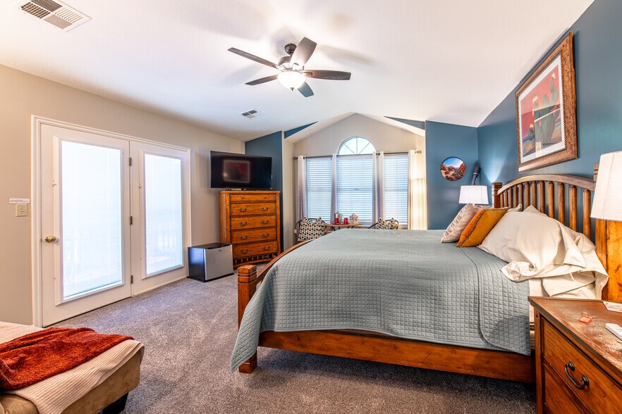 More Photos Of 29 Canyon View Dr, Springdale Hospitality For Sale