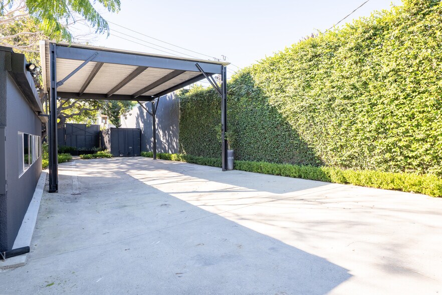 More Photos Of 5761 W Adams Blvd, Los Angeles Loft Creative Space For Lease