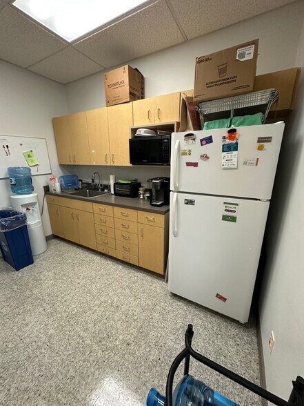 More Photos Of 842 Sunset Lake Blvd, Venice Medical For Lease