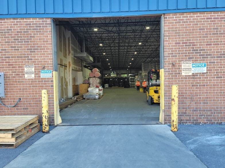 More Photos Of 7419 Lindbergh Dr, Gaithersburg Warehouse For Sale