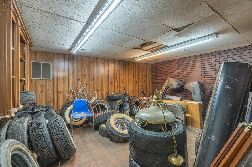More Photos Of 230 Leverington Ave, Philadelphia Auto Repair For Sale
