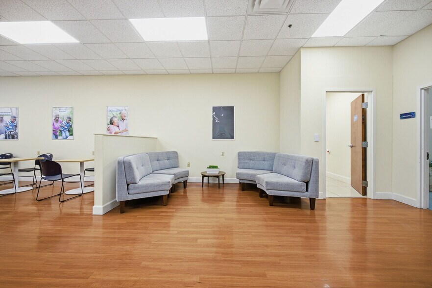More Photos Of 433 SW 10th St, Ocala Medical For Sale