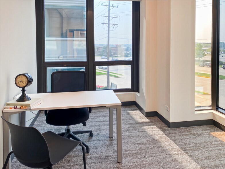 More Photos Of 17W240 22nd St, Oakbrook Terrace Coworking Space