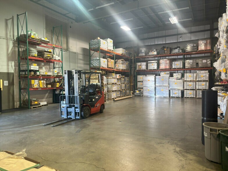 More Photos Of 3 Karen Dr, Westbrook Warehouse For Lease