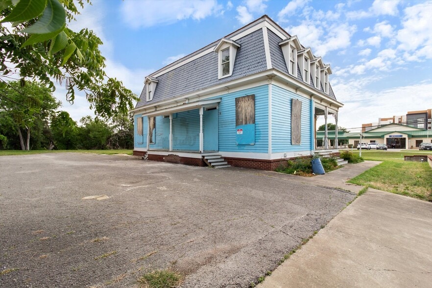 More Photos Of 321 L B J dr, San Marcos Office For Sale