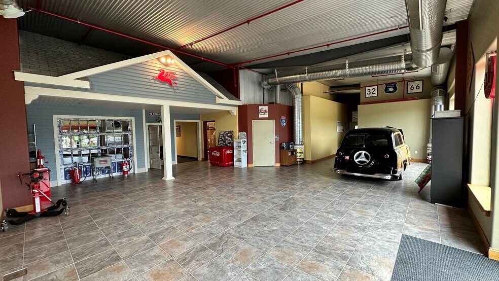 More Photos Of 100 Windermere Ave, Ellington Warehouse For Lease