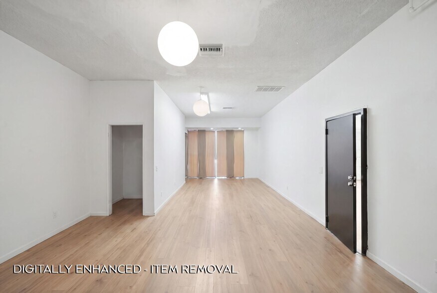 More Photos Of 19621-19623 1/2 Ventura Blvd, Tarzana Storefront Retail Residential For Sale
