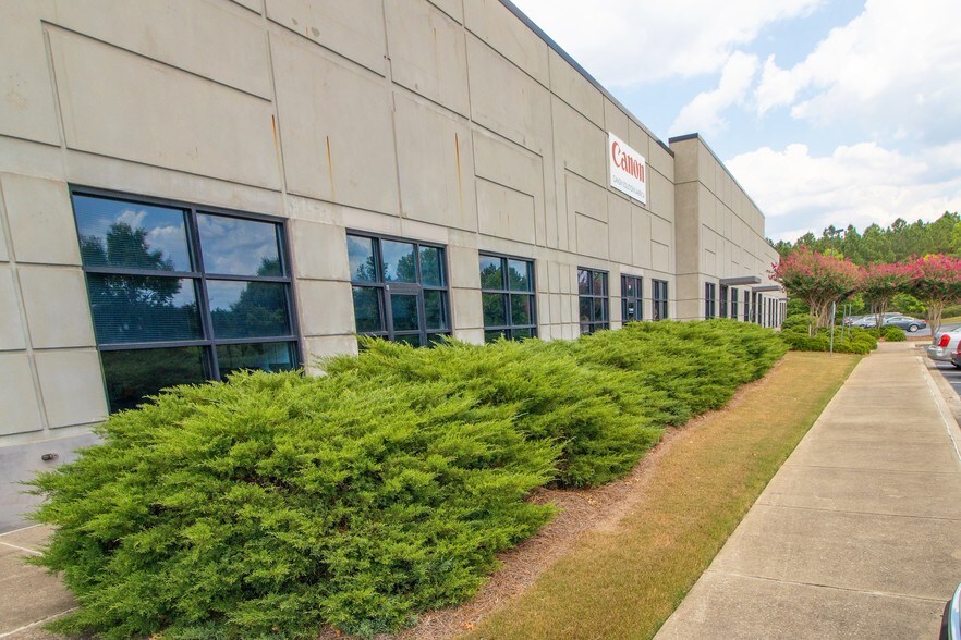 More Photos Of 1030 London Dr, Birmingham Light Distribution For Sale