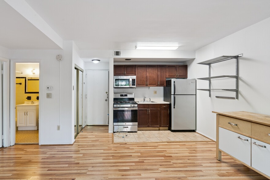 More Photos Of 1700 Irving St NW, Washington Apartments For Sale