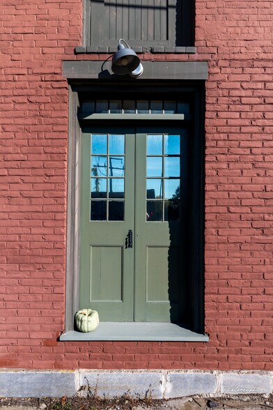 More Photos Of 495 Colchester Ave, Burlington General Retail For Sale