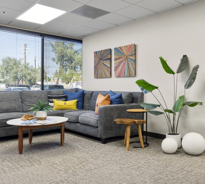 More Photos Of 202 E Earll Dr, Phoenix Medical For Sale