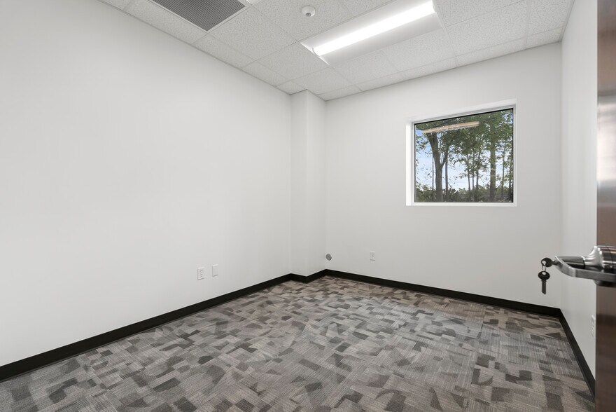 More Photos Of 6620 Stuart Ave, Jacksonville Warehouse For Lease