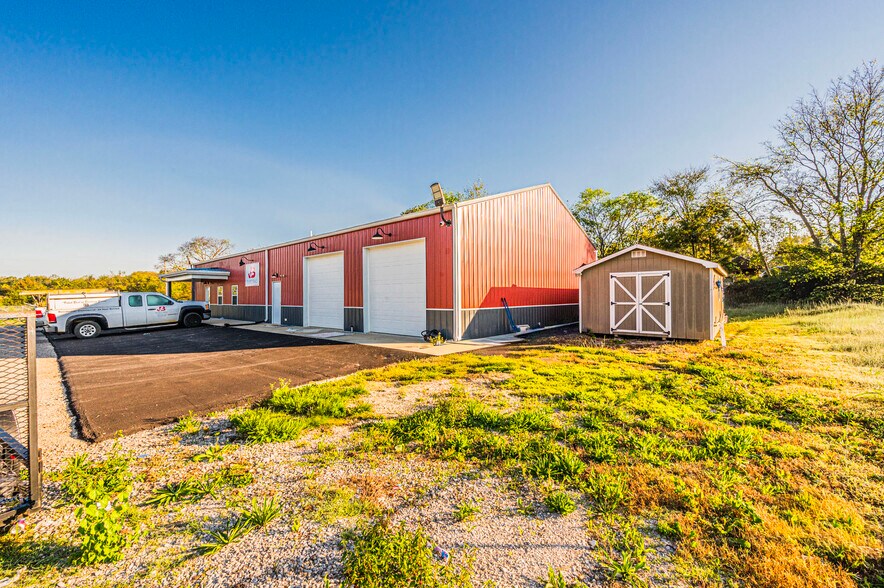 More Photos Of 923 Glen Lily Rd, Bowling Green Office For Sale