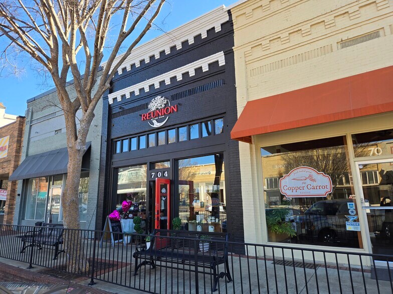 More Photos Of 700 3rd Ave, West Point Storefront Retail Office For Lease