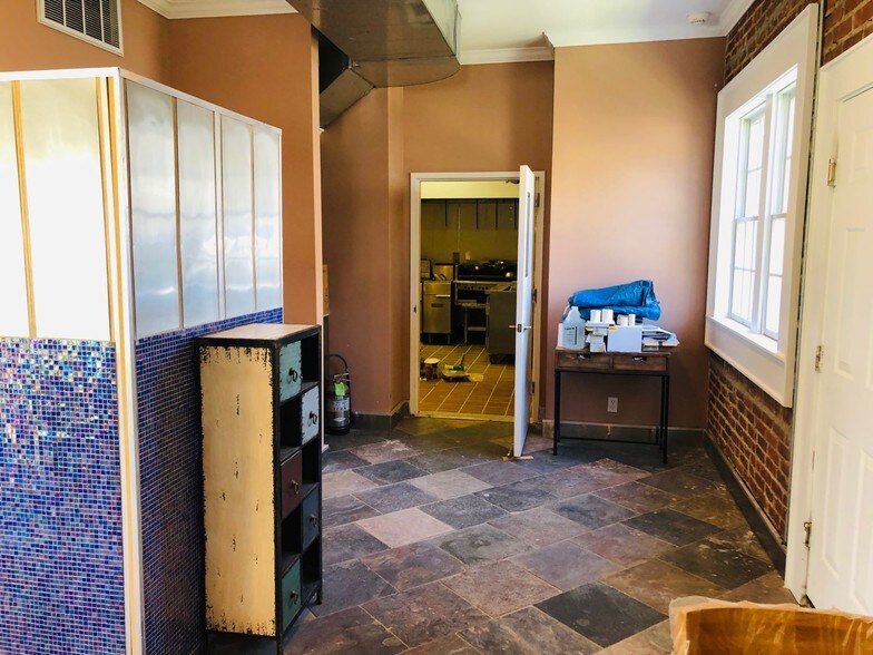 More Photos Of 133 Glen Head Rd, Glen Head Bar For Lease