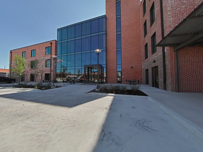 More Photos Of 1305 E Houston St, San Antonio Office For Lease