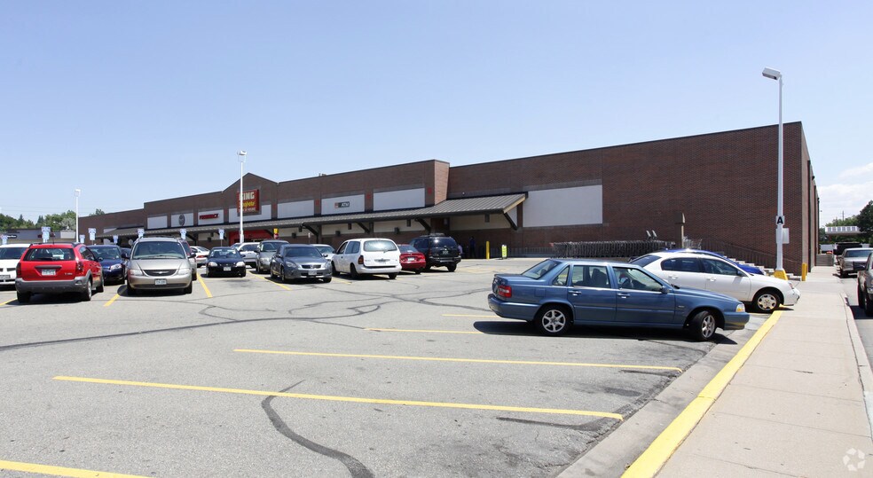 More Photos Of 820-890 S Monaco Pky, Denver Unknown For Lease