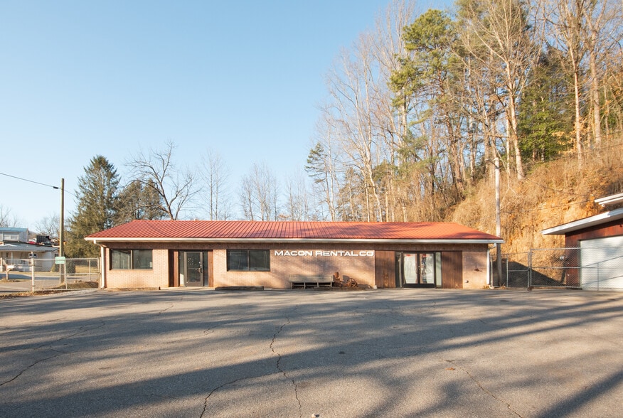 More Photos Of 535 W Main St, Franklin Specialty For Sale