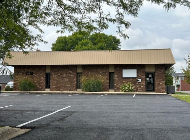 Primary Photo Of 2218 Marquette Rd, Peru Office For Sale