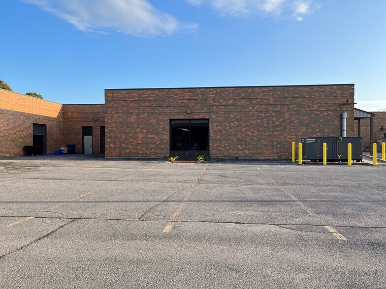 More Photos Of 6007 Fair Lakes Rd, East Syracuse Office For Sale