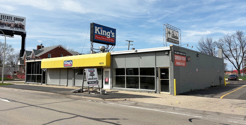 Primary Photo Of 16269-16279 E 11 Mile Rd, Roseville Restaurant For Lease