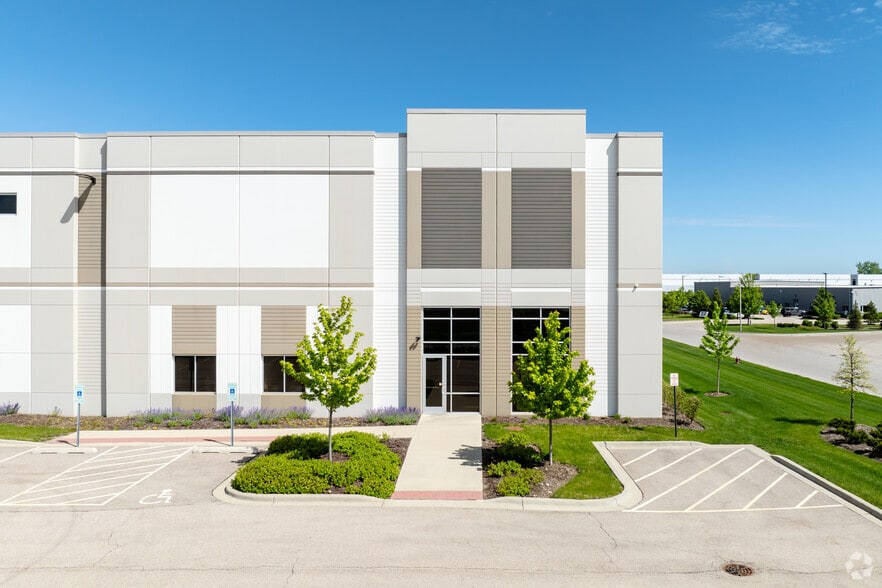 More Photos Of 450 Miles Pky, Bartlett Manufacturing For Lease