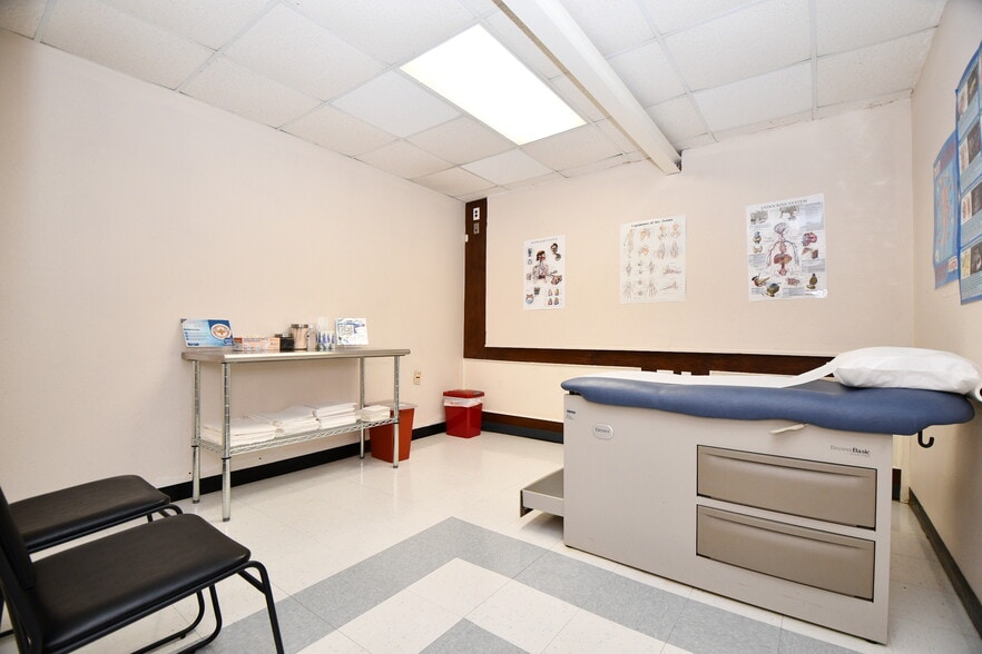 More Photos Of 7118 Harrisburg Blvd, Houston Medical For Sale