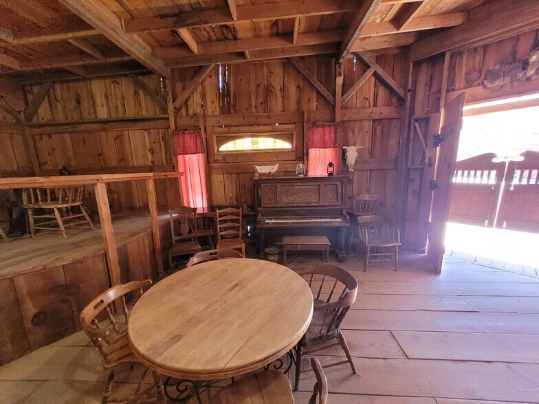 More Photos Of 331 W Rockspring Ln, Benson Movie Radio TVStudio For Sale