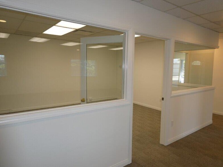 More Photos Of 447 W Burchett St, Glendale Office For Sale