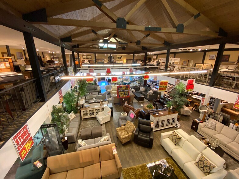 More Photos Of 20600 Redwood Rd, Castro Valley General Retail For Lease