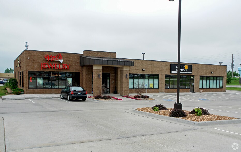 More Photos Of 2017-2021 W Foxwood Dr, Raymore Freestanding For Lease