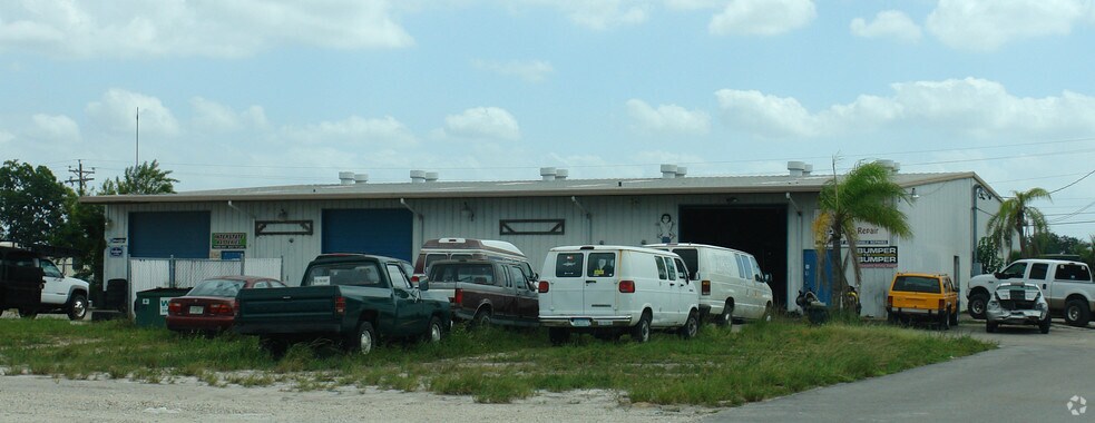 More Photos Of 1044 NE Pine Island Rd, Cape Coral Warehouse For Lease