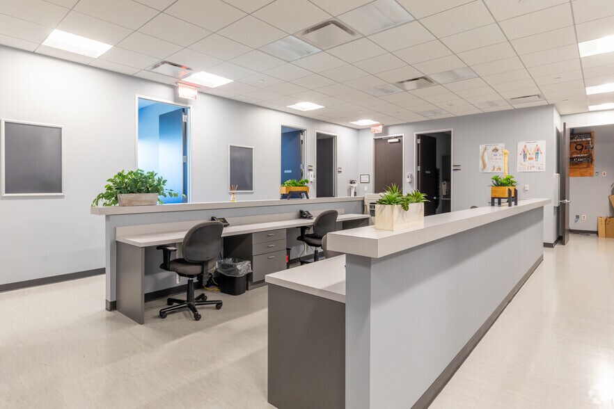 More Photos Of 7616 Branford Pl, Sugar Land Medical For Lease