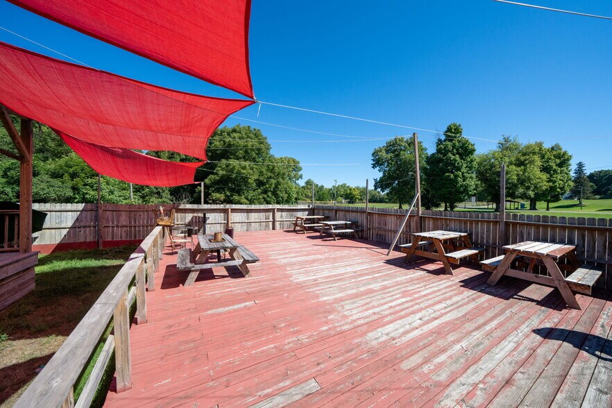 More Photos Of 18089 W State St, Vandalia General Retail For Sale