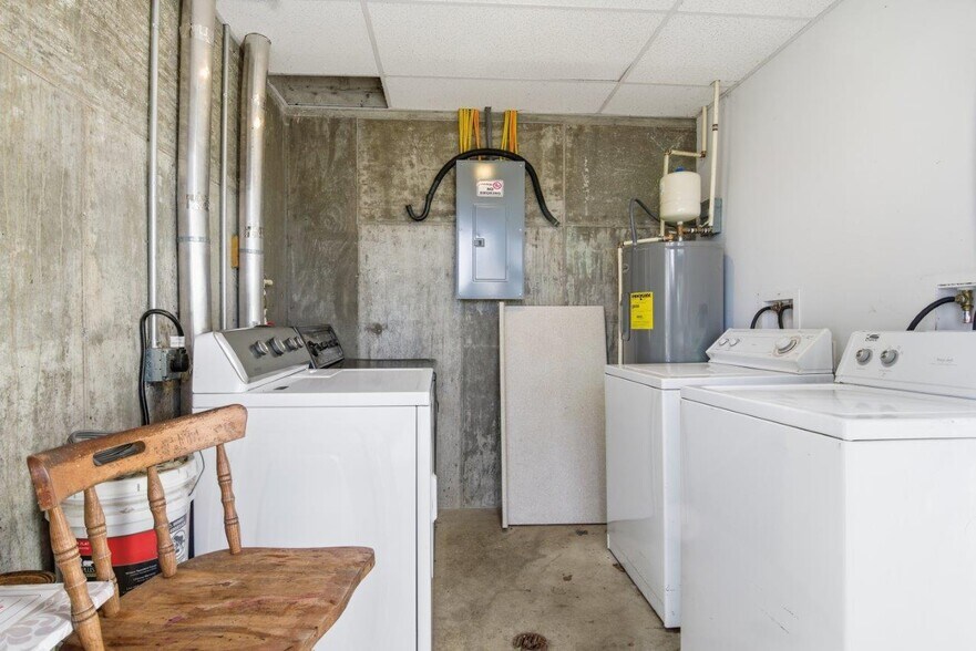 More Photos Of 204 Douglas Ln, Pearisburg Hospitality For Sale