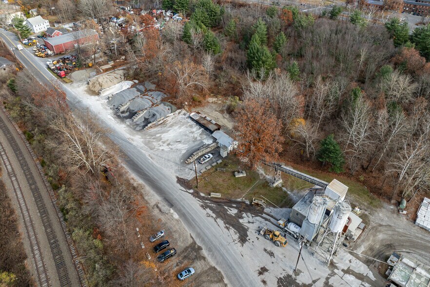 More Photos Of 125 Railroad Ave, Beacon Falls Warehouse For Lease