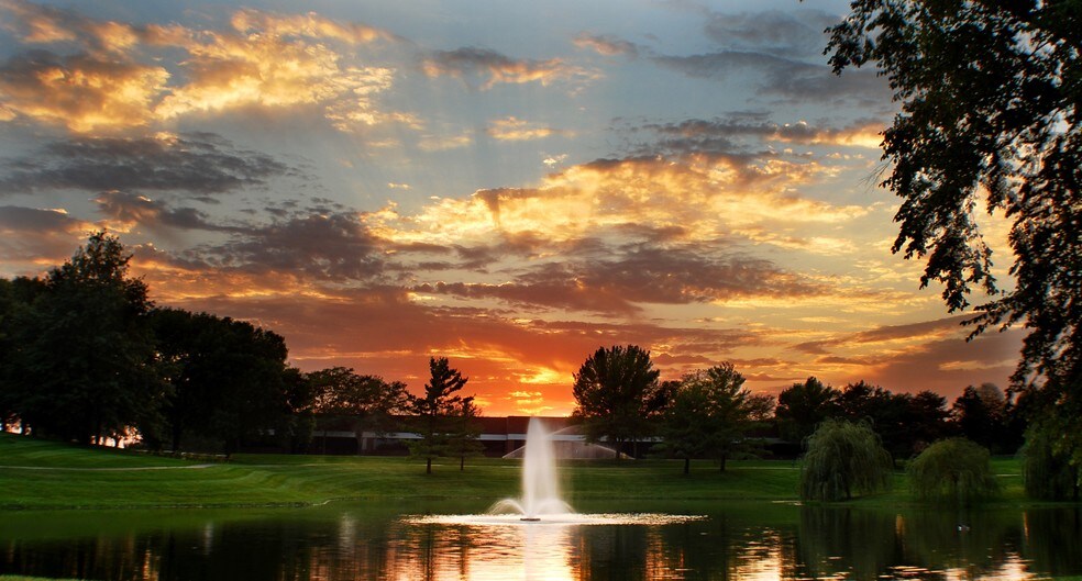 More Photos Of 11201-11243 Aurora Ave, Urbandale Flex For Lease