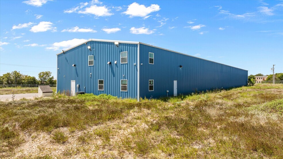 More Photos Of 14100 N Highway 171, Cresson Warehouse For Lease