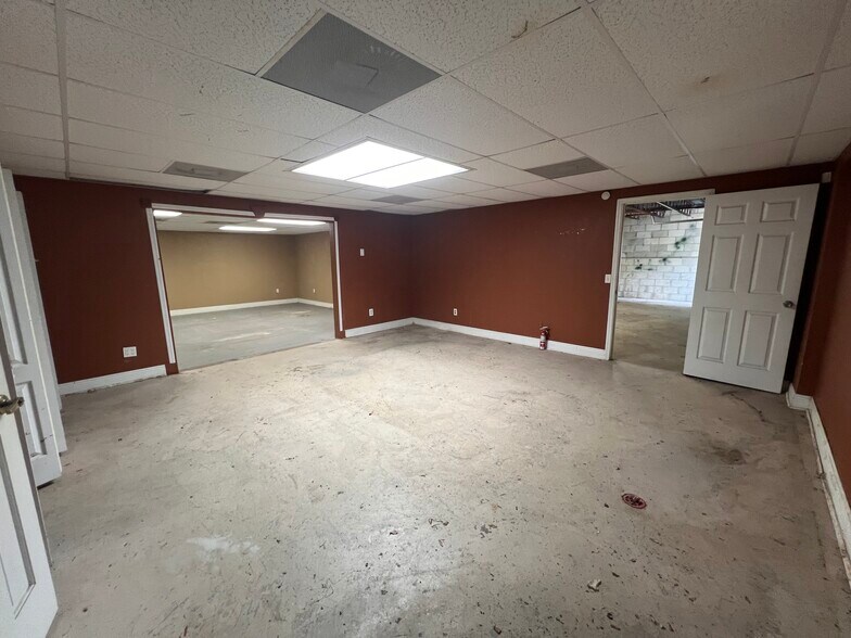 More Photos Of 766 Deltona Blvd, Deltona Flex For Sale