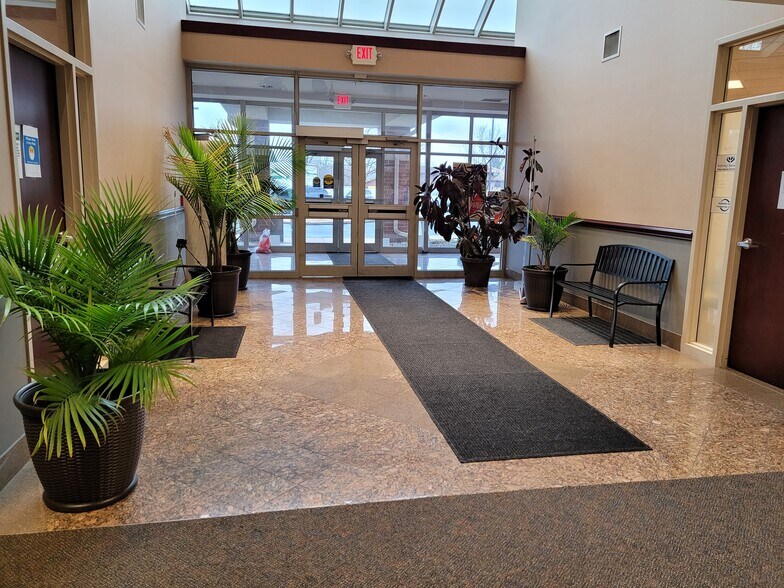 More Photos Of 8840 Calumet Ave, Munster Office For Lease