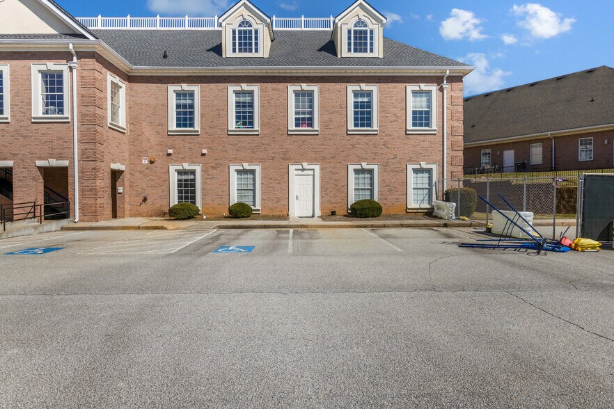 More Photos Of 1261 Commercial Dr SW, Conyers Medical For Lease