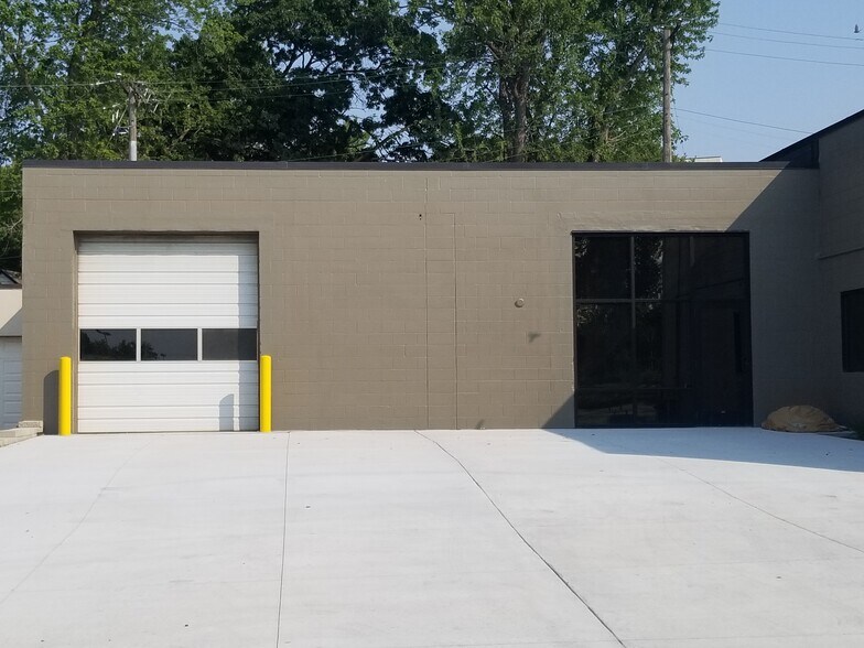 More Photos Of 607 2nd St S, Hopkins Manufacturing For Lease