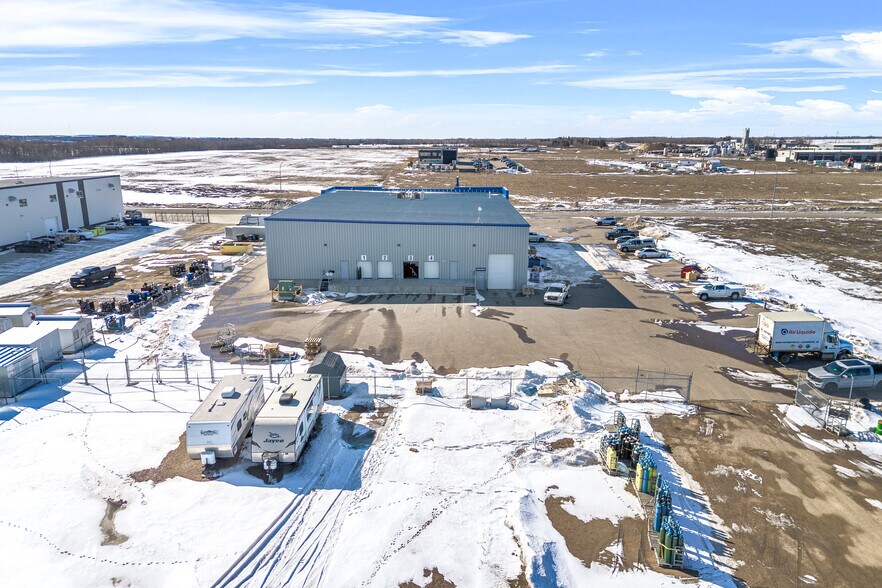 More Photos Of 5267 67 Av, Lloydminster Warehouse For Lease